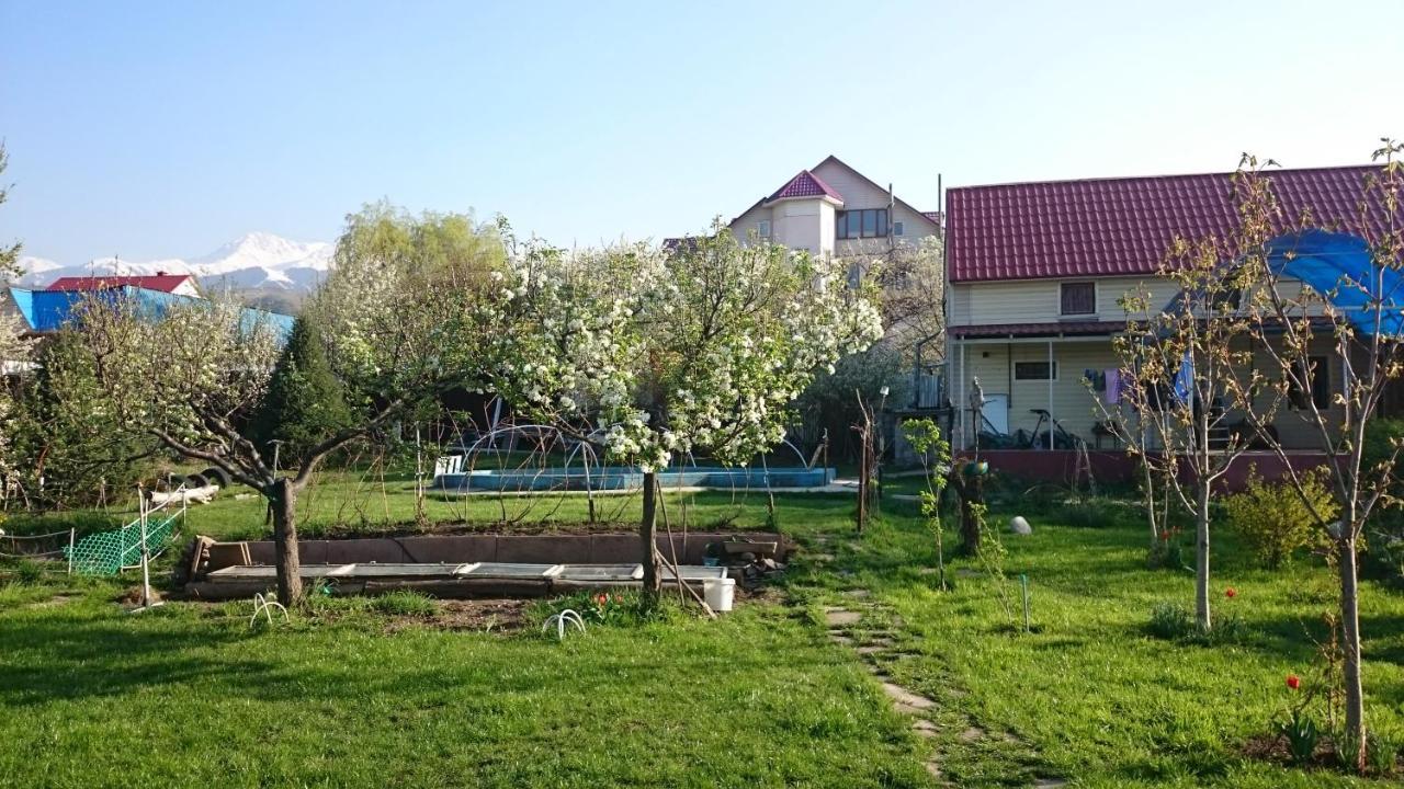 Garden House Bed and Breakfast Almaty Esterno foto